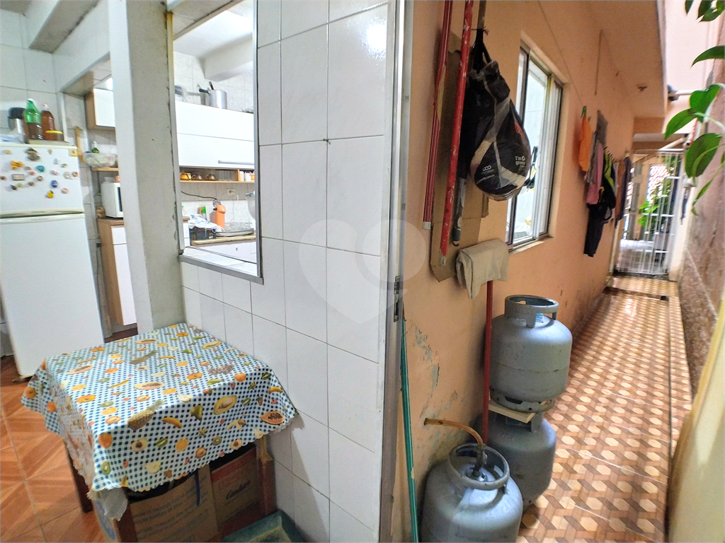 Sobrado com 3 dormitórios, 3 banheiros, 2 vagas, 2 varandas, salão de festas.