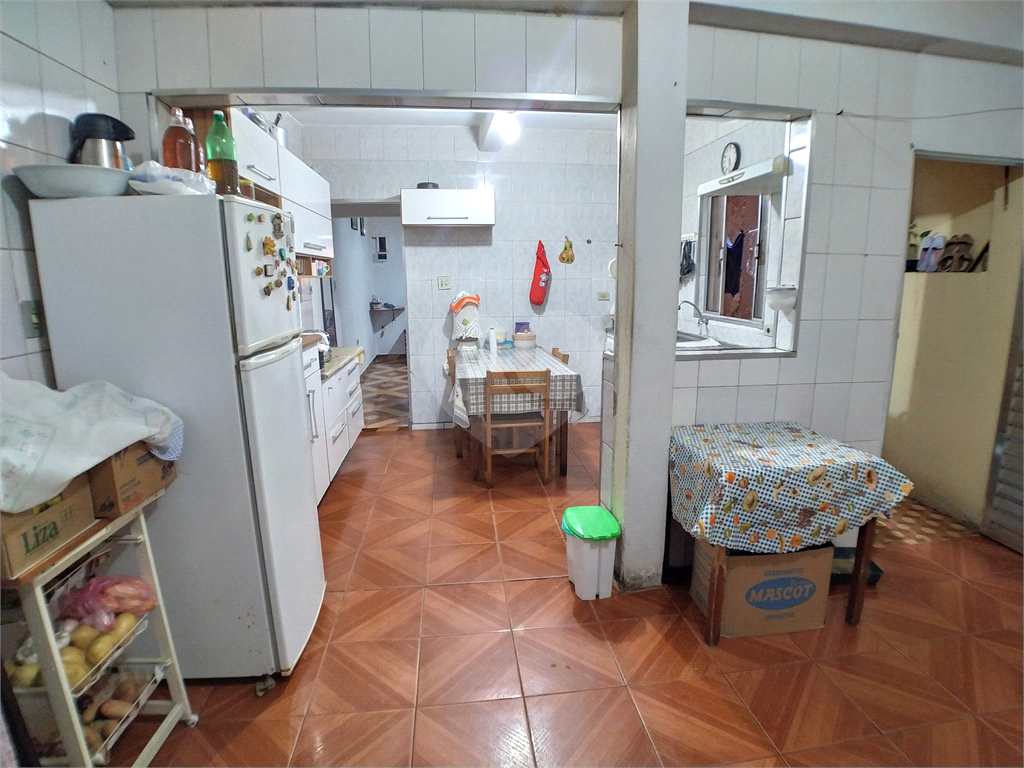 Sobrado com 3 dormitórios, 3 banheiros, 2 vagas, 2 varandas, salão de festas.