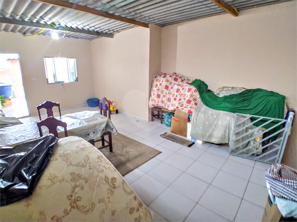 Sobrado com 3 dormitórios, 3 banheiros, 2 vagas, 2 varandas, salão de festas.