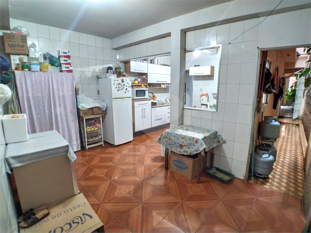 Sobrado com 3 dormitórios, 3 banheiros, 2 vagas, 2 varandas, salão de festas.