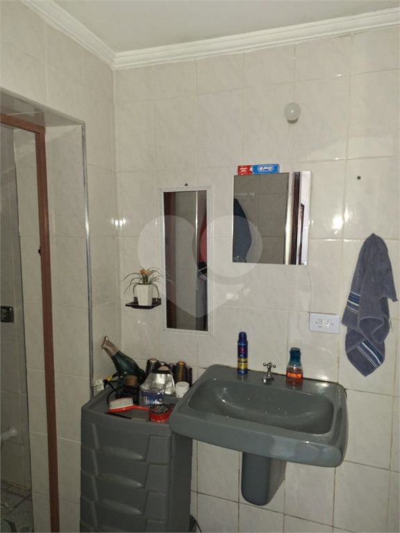 Sobrado com 3 dormitórios, 2 vagas na Vila Maria. Próximo a amplo comércio. Estuda Permuta.