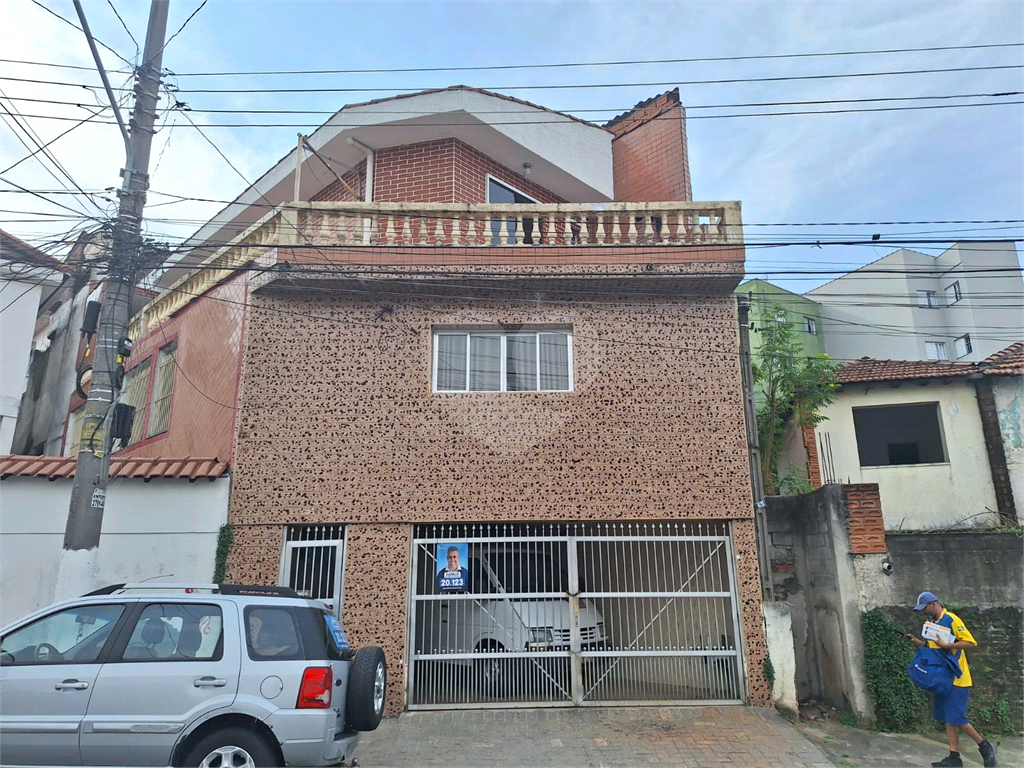 Sobrado com 3 dormitórios, 2 vagas na Vila Maria. Próximo a amplo comércio. Estuda Permuta.
