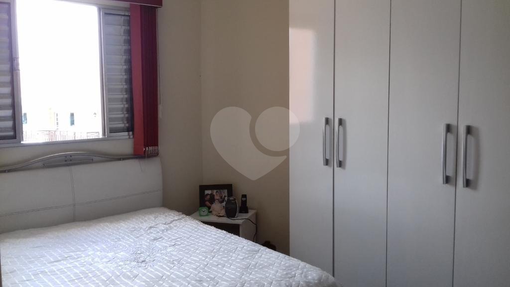 Sobrado com 3 dormitórios, 2 vagas na Vila Maria. Próximo a amplo comércio. Estuda Permuta.