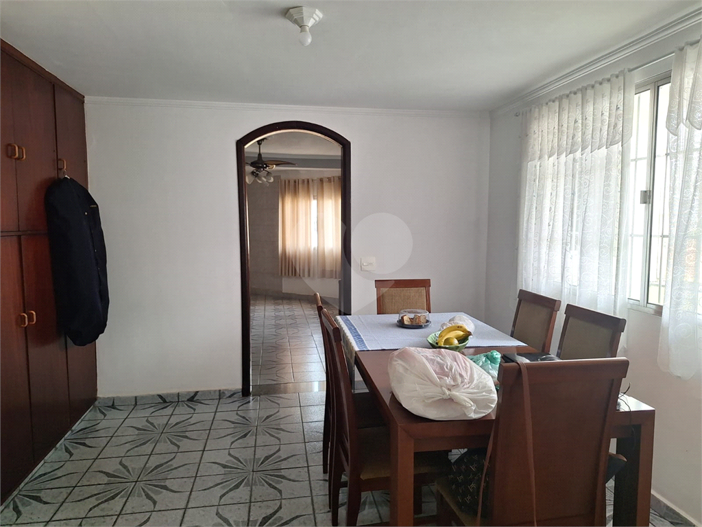 Sobrado com 3 dormitórios, 2 vagas na Vila Maria. Próximo a amplo comércio. Estuda Permuta.