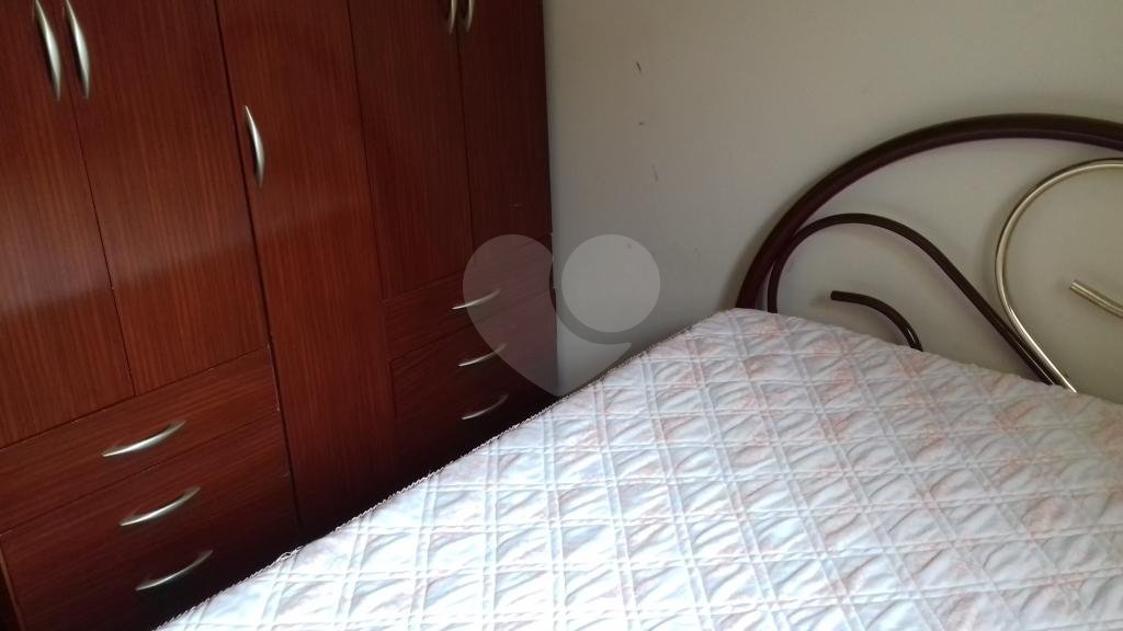 Sobrado com 3 dormitórios, 2 vagas na Vila Maria. Próximo a amplo comércio. Estuda Permuta.