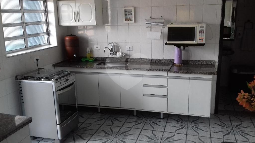 Sobrado com 3 dormitórios, 2 vagas na Vila Maria. Próximo a amplo comércio. Estuda Permuta.