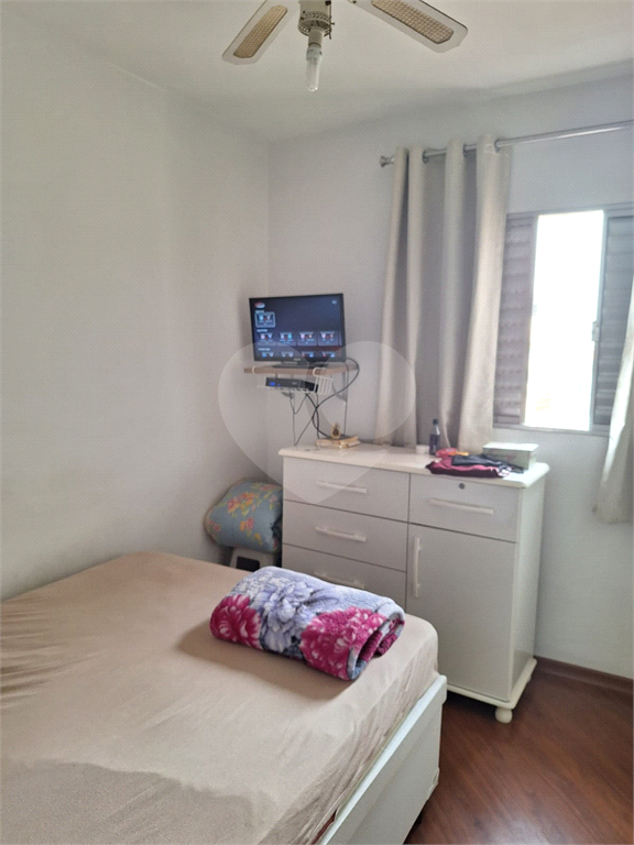 Sobrado com 3 dormitórios, 2 vagas na Vila Maria. Próximo a amplo comércio. Estuda Permuta.