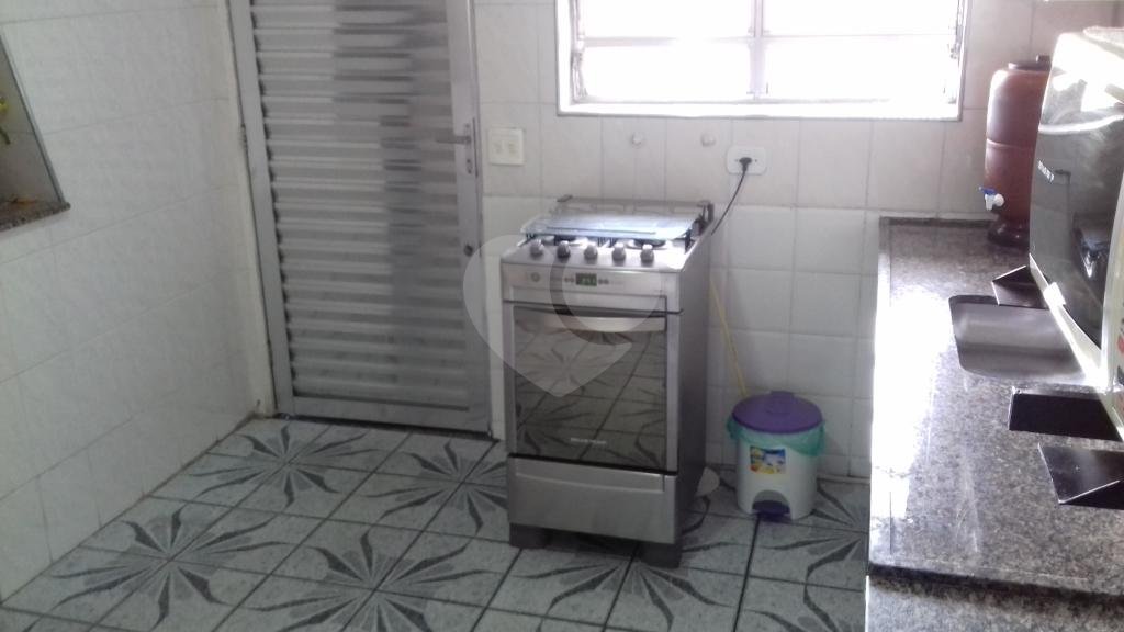 Sobrado com 3 dormitórios, 2 vagas na Vila Maria. Próximo a amplo comércio. Estuda Permuta.