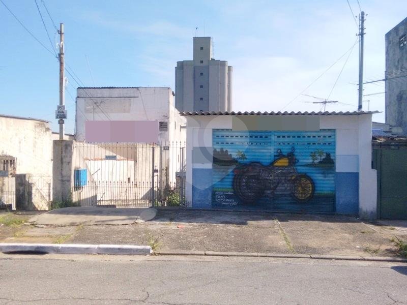 Terreno de 600 m²  com declive e com ótima localização na região da Mooca.