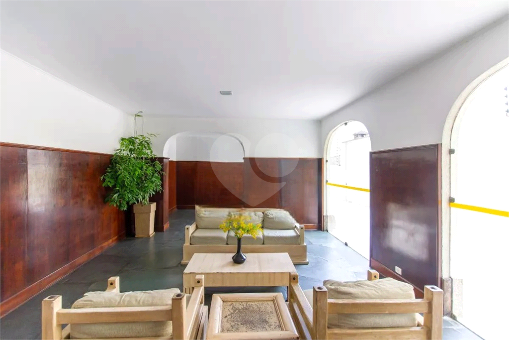 APARTAMENTO em PERDIZES