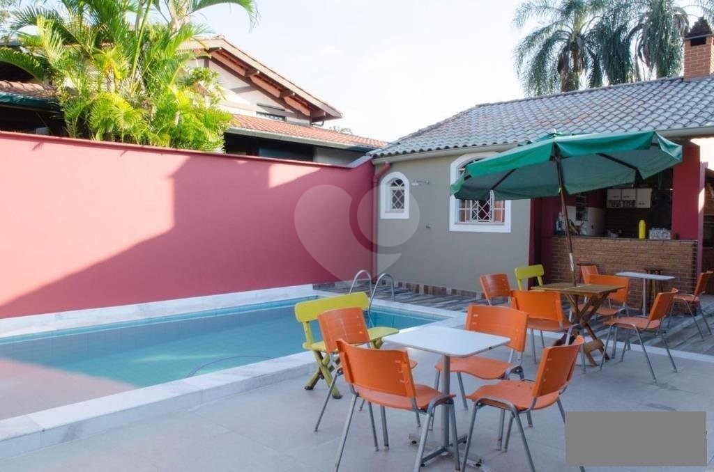 Casa térrea na Vila Irmãos Arnoni ao lado do Parque do Horto Florestal