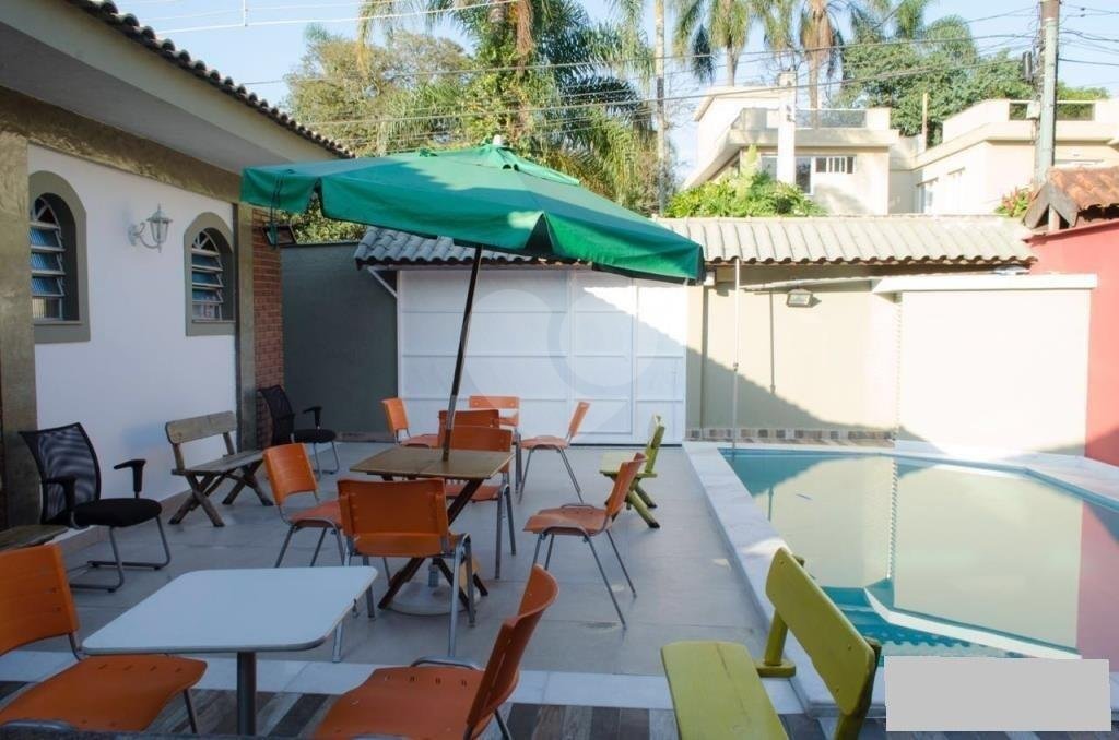 Casa térrea na Vila Irmãos Arnoni ao lado do Parque do Horto Florestal