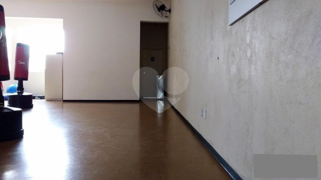 Prédio comercial em Santana
