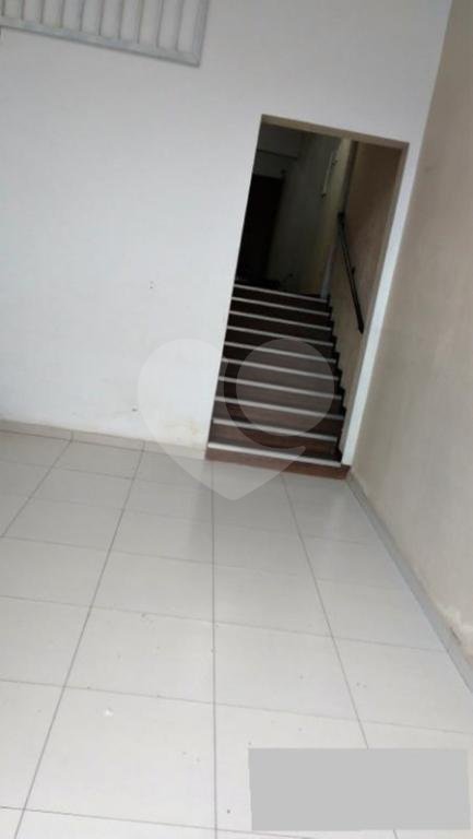 Prédio comercial em Santana

