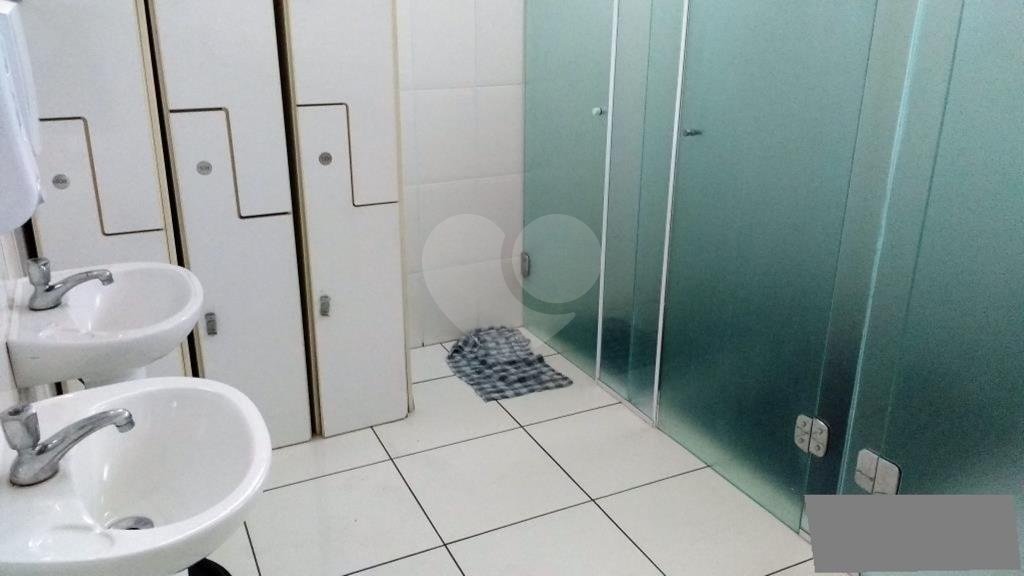 Prédio comercial em Santana
