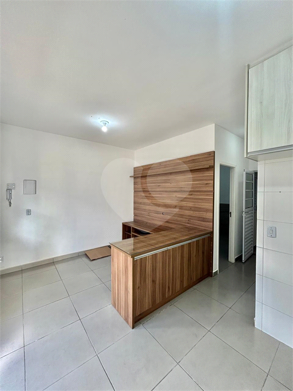 Casa em condomínio fechado com 1 dormitório 1 banheiro - repleto de planejados