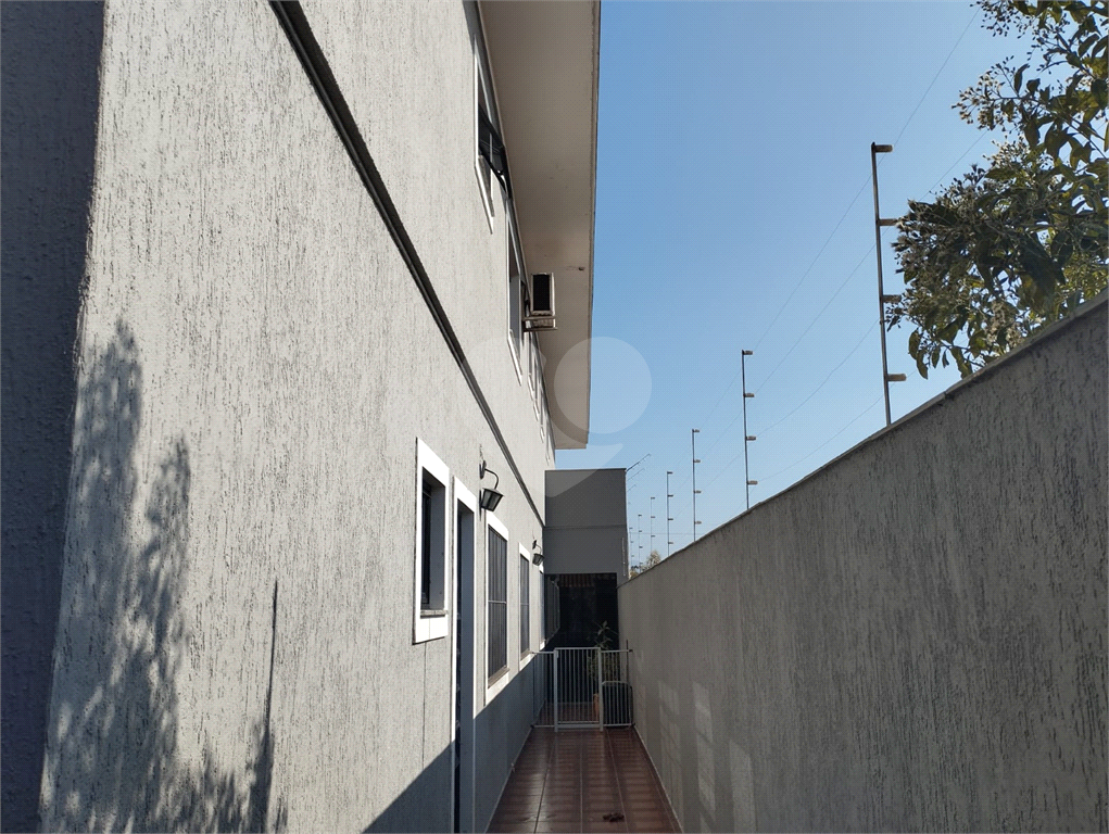 Sobrado bem espaçoso