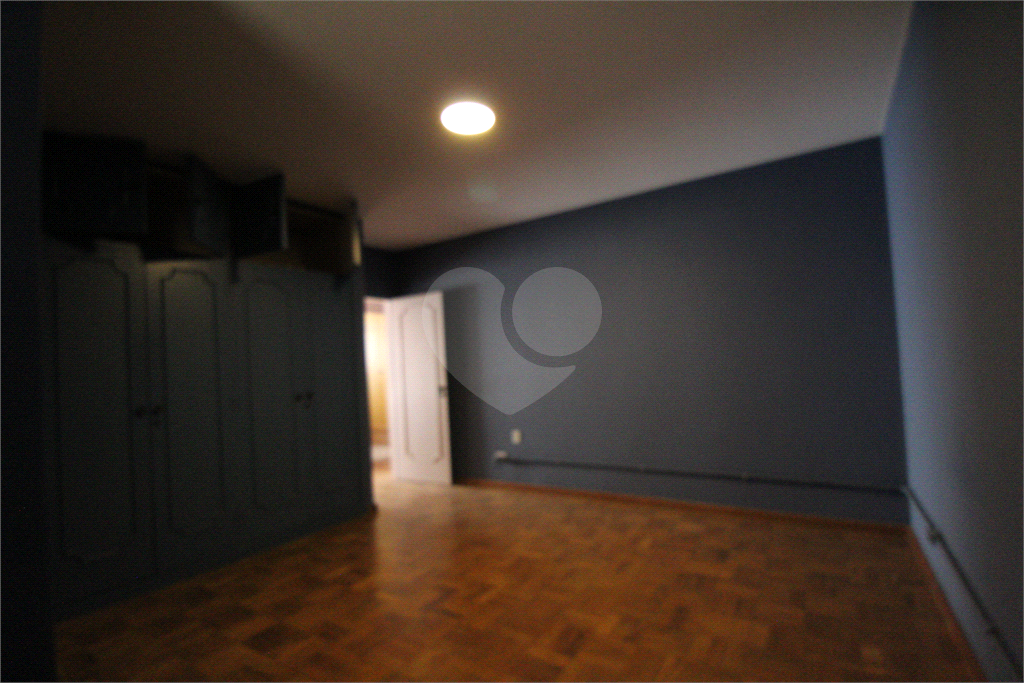 Casa com 4 suítes, 500m²  a venda em Granja Julieta