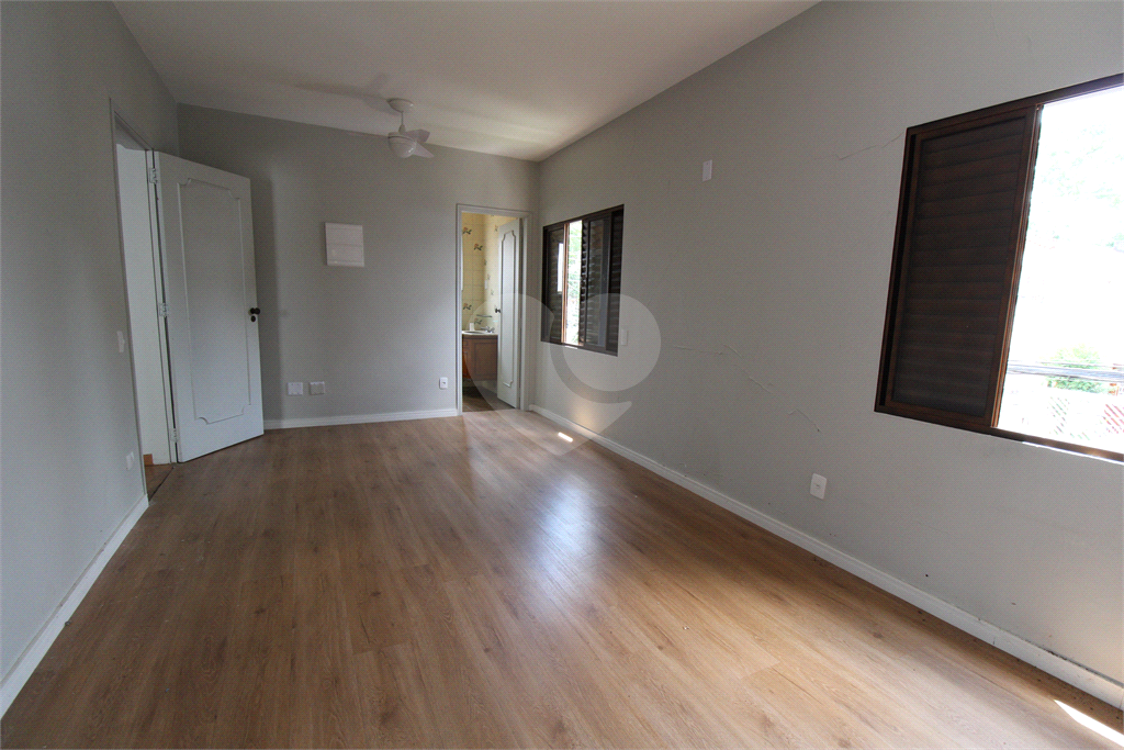 Casa com 4 suítes, 500m²  a venda em Granja Julieta