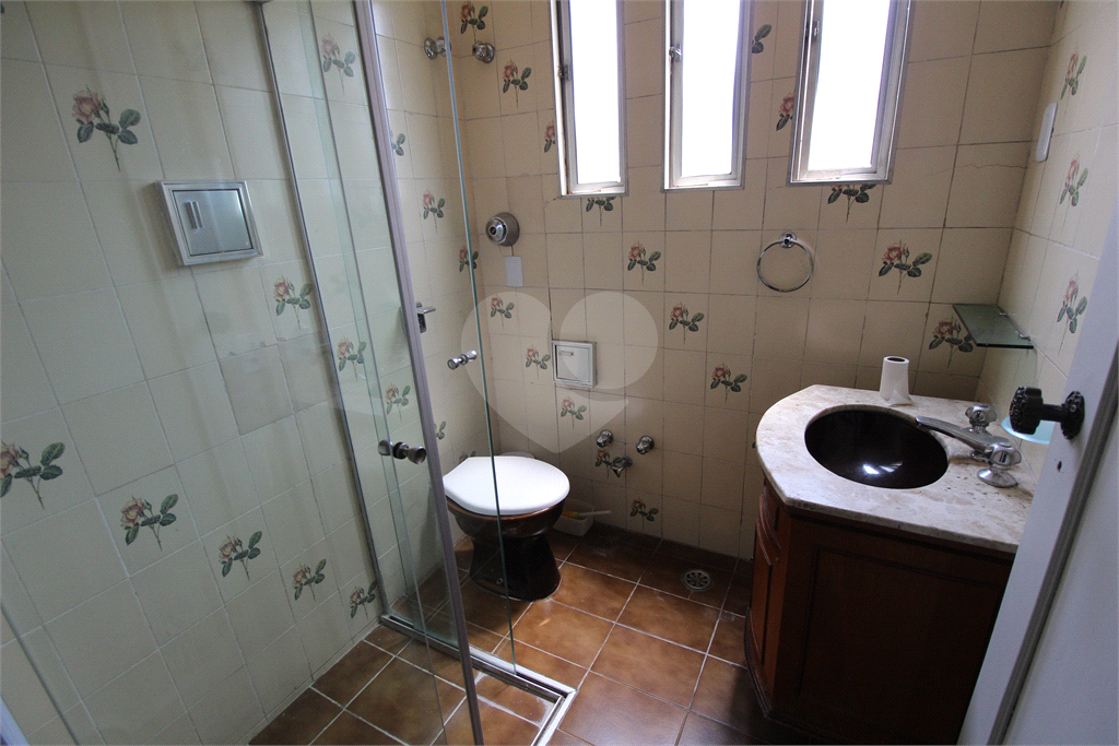 Casa com 4 suítes, 500m²  a venda em Granja Julieta