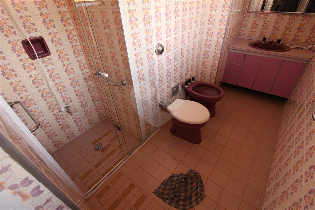 Casa com 4 suítes, 500m²  a venda em Granja Julieta