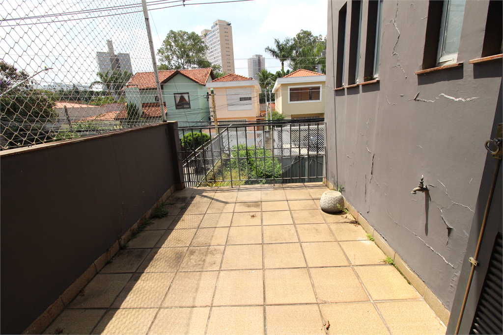 Casa com 4 suítes, 500m²  a venda em Granja Julieta