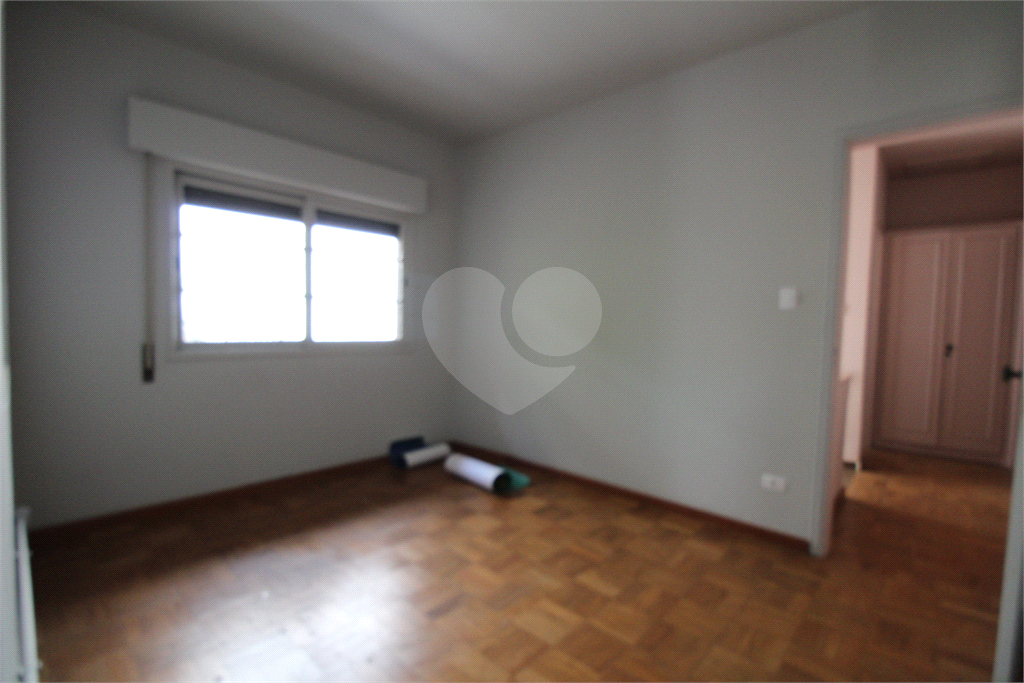 Casa com 4 suítes, 500m²  a venda em Granja Julieta