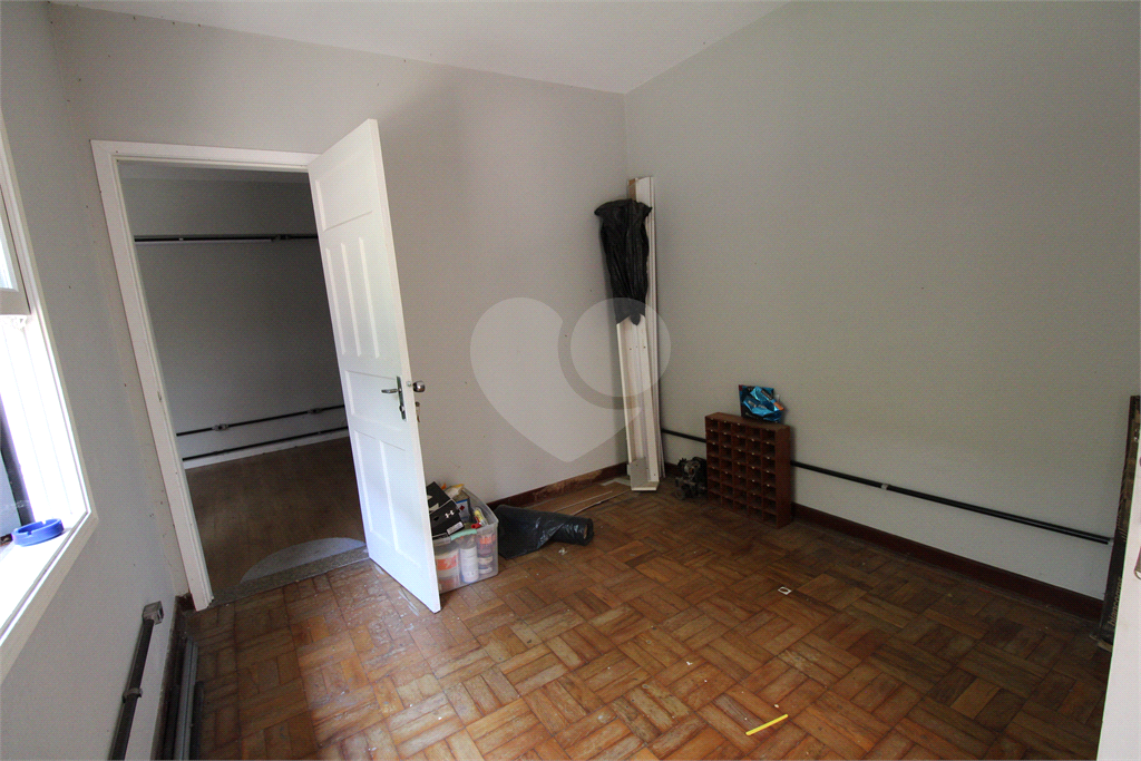 Casa com 4 suítes, 500m²  a venda em Granja Julieta