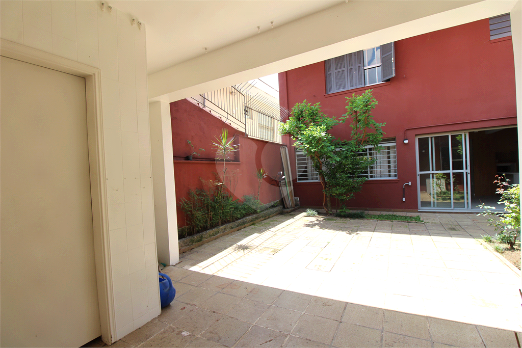 Casa com 4 suítes, 500m²  a venda em Granja Julieta