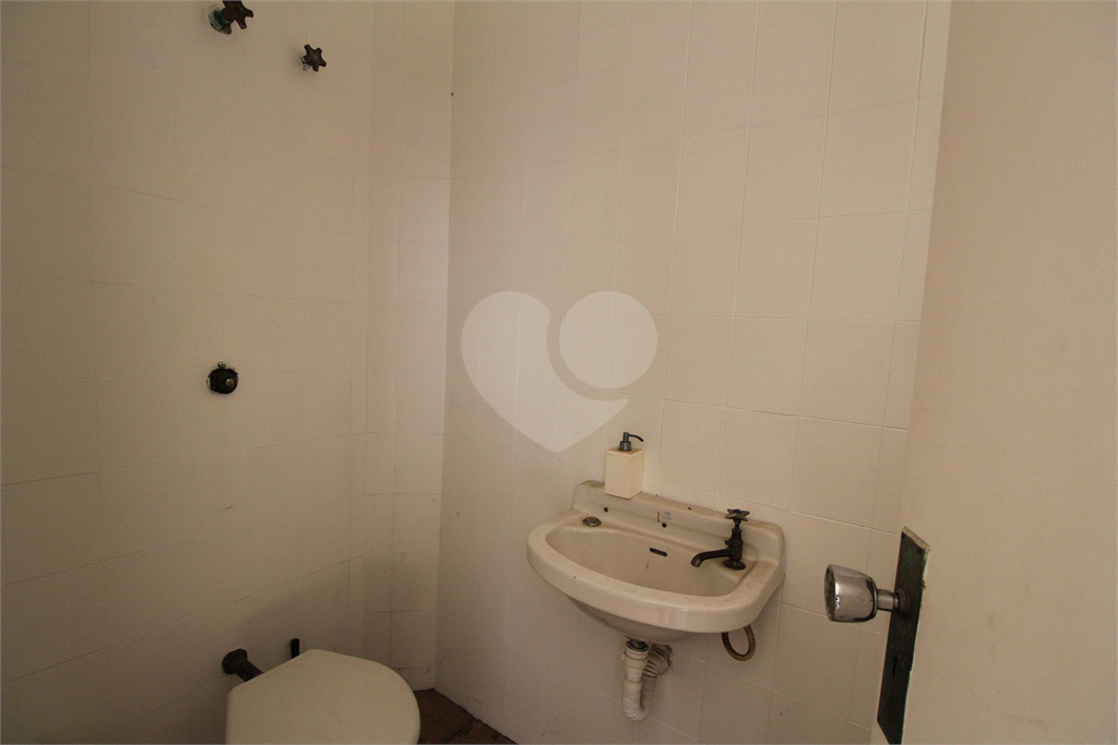 Casa com 4 suítes, 500m²  a venda em Granja Julieta