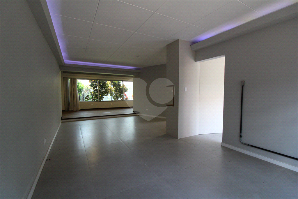 Casa com 4 suítes, 500m²  a venda em Granja Julieta