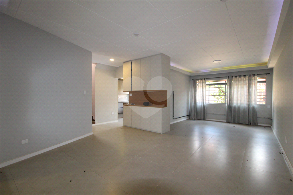 Casa com 4 suítes, 500m²  a venda em Granja Julieta