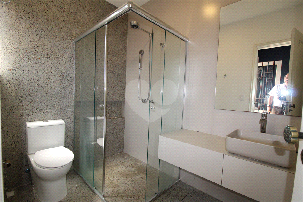 Casa com 4 suítes, 500m²  a venda em Granja Julieta