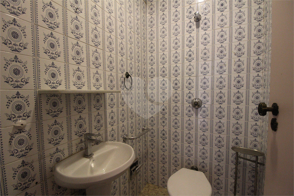 Casa com 4 suítes, 500m²  a venda em Granja Julieta