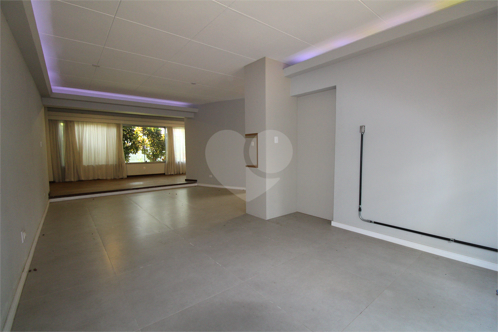 Casa com 4 suítes, 500m²  a venda em Granja Julieta