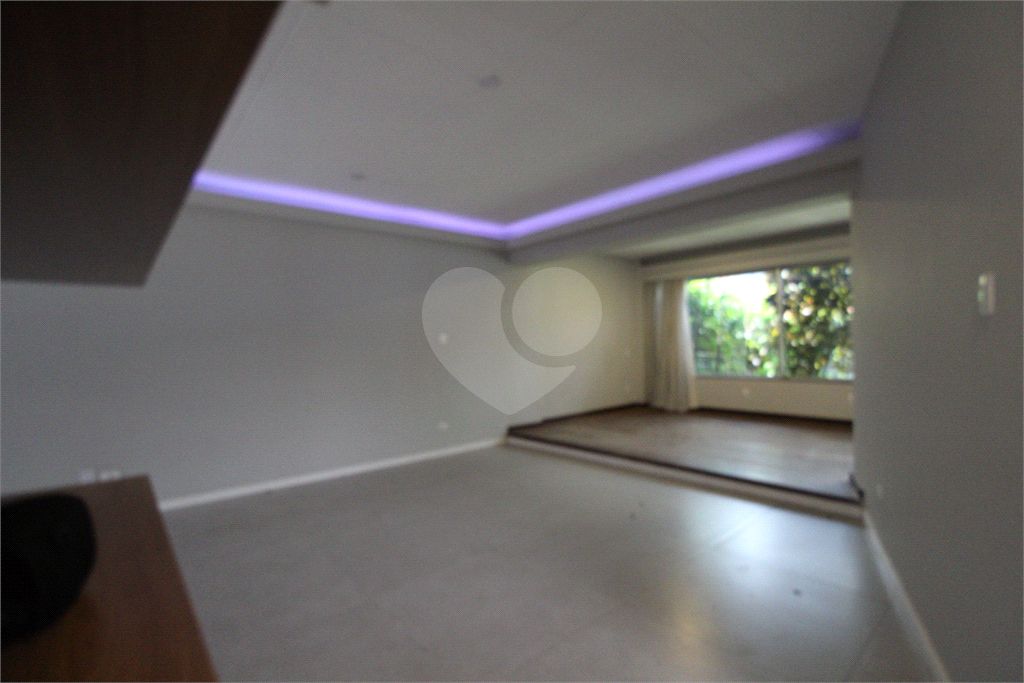 Casa com 4 suítes, 500m²  a venda em Granja Julieta