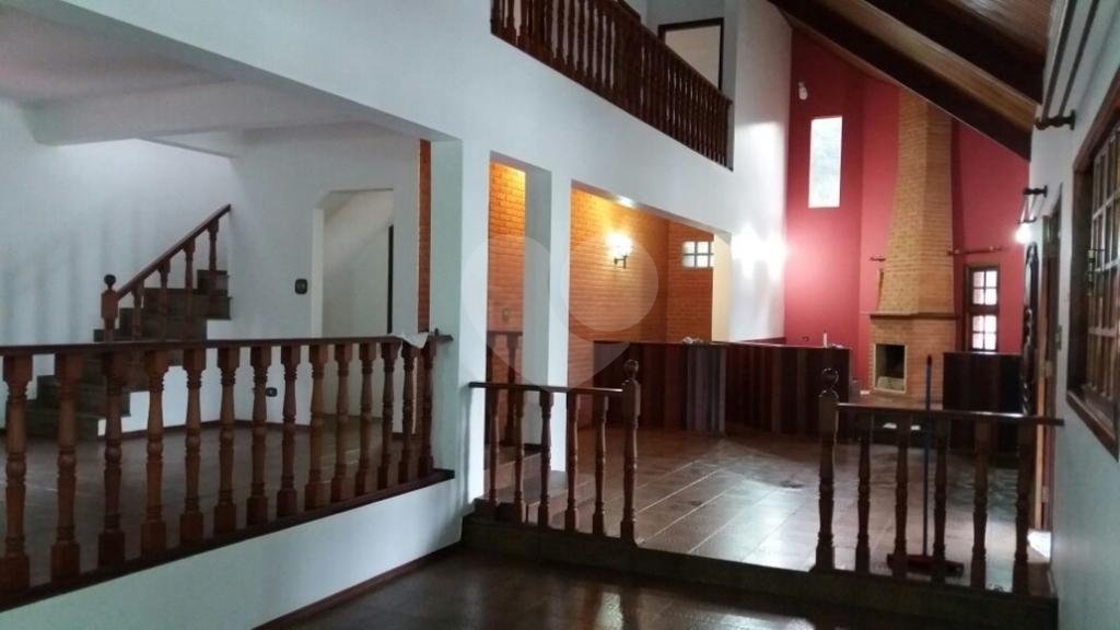 SOBRADO NO CONDOMÍNIO CERROS VERDES - TODO REFORMADO - MAIRIPORÃ 