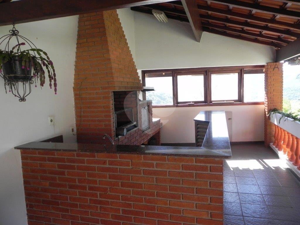SOBRADO NO CONDOMÍNIO CERROS VERDES - TODO REFORMADO - MAIRIPORÃ 
