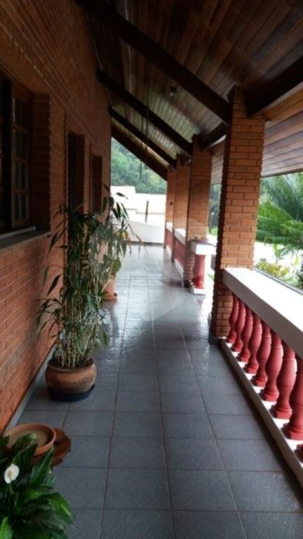 SOBRADO NO CONDOMÍNIO CERROS VERDES - TODO REFORMADO - MAIRIPORÃ 