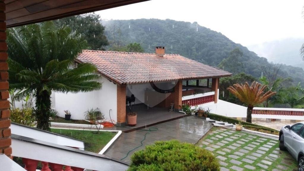 SOBRADO NO CONDOMÍNIO CERROS VERDES - TODO REFORMADO - MAIRIPORÃ 