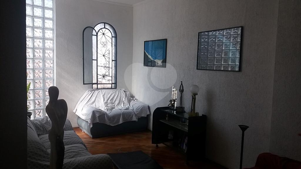 Casa à venda com 3 quartos, 200m² - Foto 1