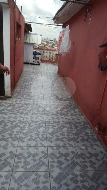 Sobrado com quatro dormitórios, sendo uma suíte, 3 banheiros, 3 vagas de garagem, 
