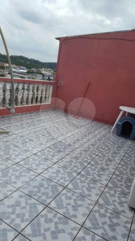 Sobrado com quatro dormitórios, sendo uma suíte, 3 banheiros, 3 vagas de garagem, 