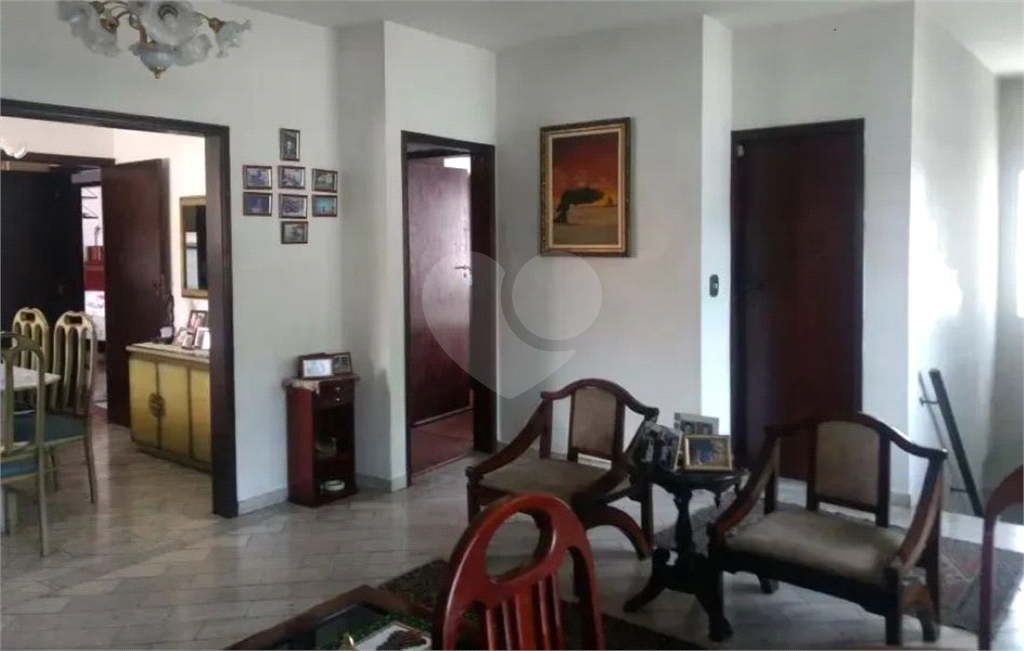 Casa para residência ou serviços. Excelente localização!
