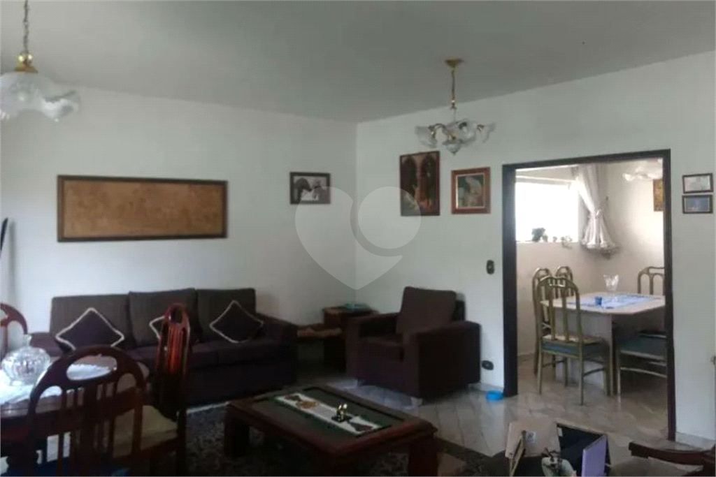 Casa para residência ou serviços. Excelente localização!