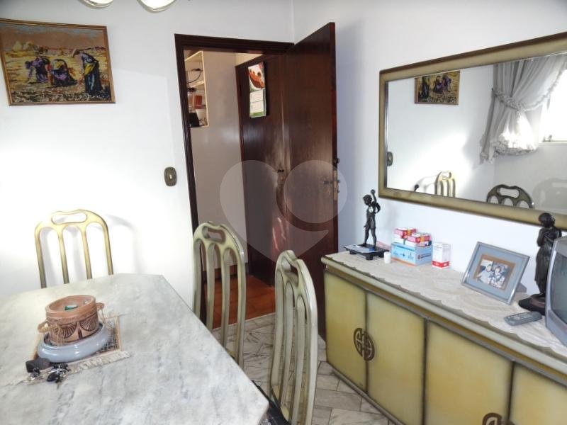 Casa para residência ou serviços. Excelente localização!