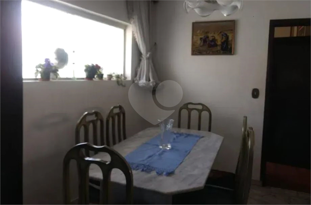 Casa para residência ou serviços. Excelente localização!