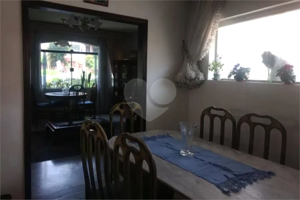 Casa para residência ou serviços. Excelente localização!