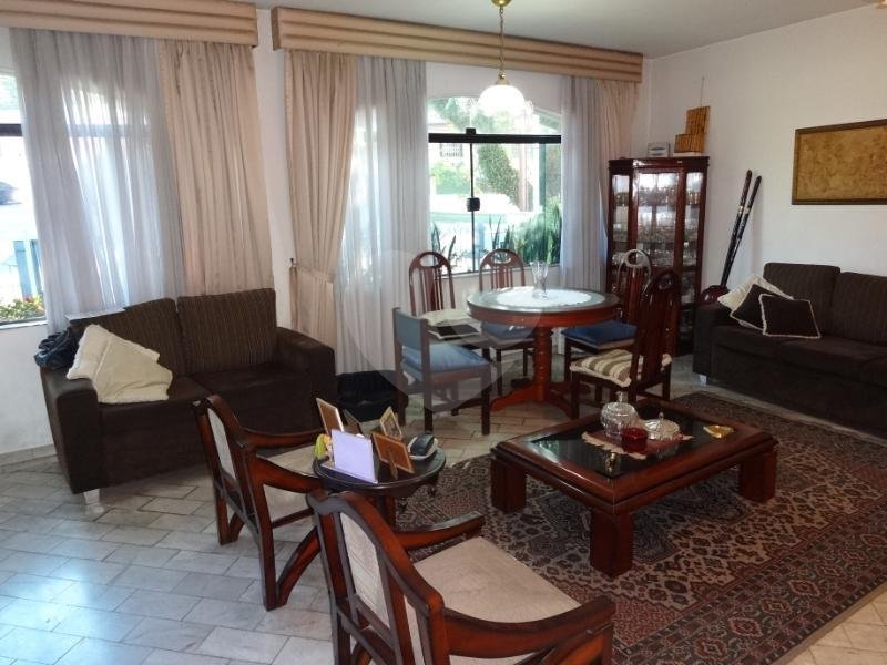 Casa para residência ou serviços. Excelente localização!