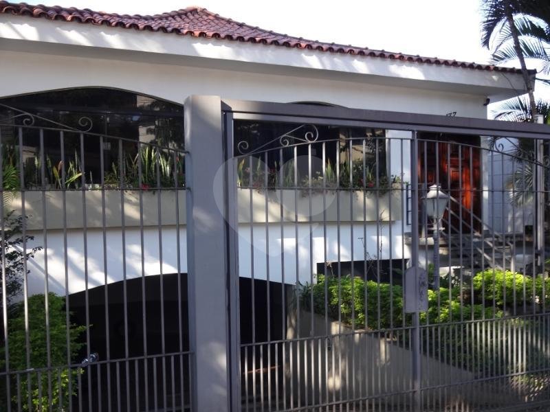 Casa para residência ou serviços. Excelente localização!